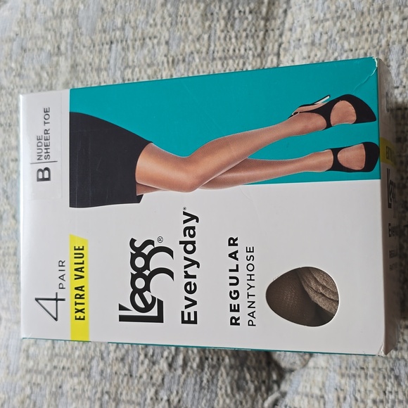 LEGGS BRAND WOMENS EVERYDAY REGULAR PANTYHOSE 5 PAIR NUDE SHEER TOE SIZE B - Picture 2 of 13